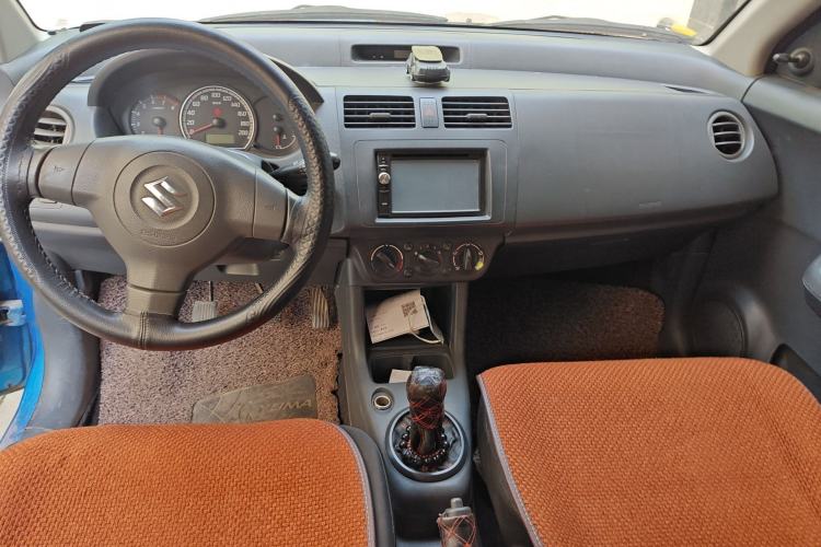 Used Suzuki Swift 2009 1.3L Manual Value Edition Center Console