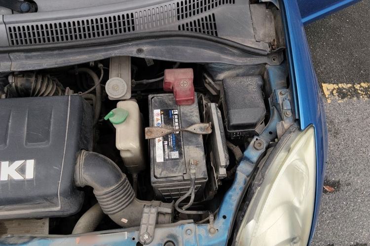 Used Suzuki Swift 2009 1.5L Manual Dual-Tone Xuanrui Edition Engine Bay Left