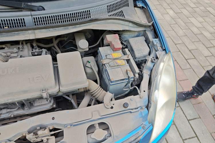 Used Suzuki Swift 2009 1.3L Manual Value Edition Engine Bay Left