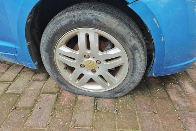Used Suzuki Swift 2009 1.3L Automatic Value Edition Right Front Wheel Hub
