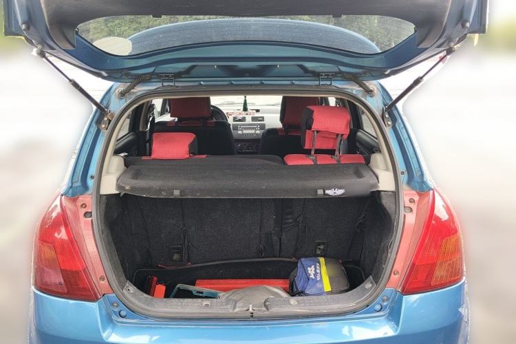 Used Suzuki Swift 2009 1.5L Manual Dual-Tone Xuanrui Edition Trunk