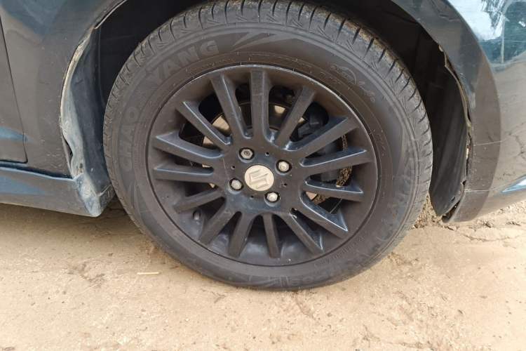 Used Suzuki Swift 2009 1.5L Automatic Alice Right Front Wheel Hub