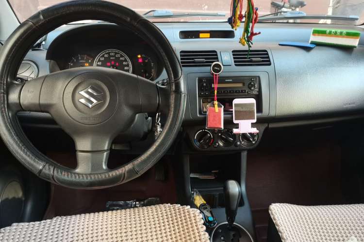 Used Suzuki Swift 2009 1.3L Automatic Value Edition Center Console