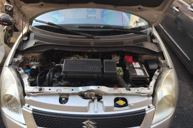 Used Suzuki Swift 2009 1.3L Automatic Value Edition Engine Bay