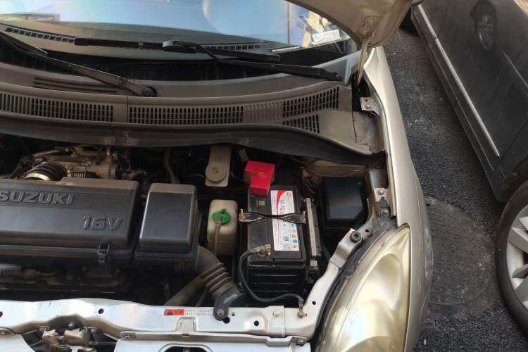Used Suzuki Swift 2009 1.3L Automatic Value Edition Engine Bay Left
