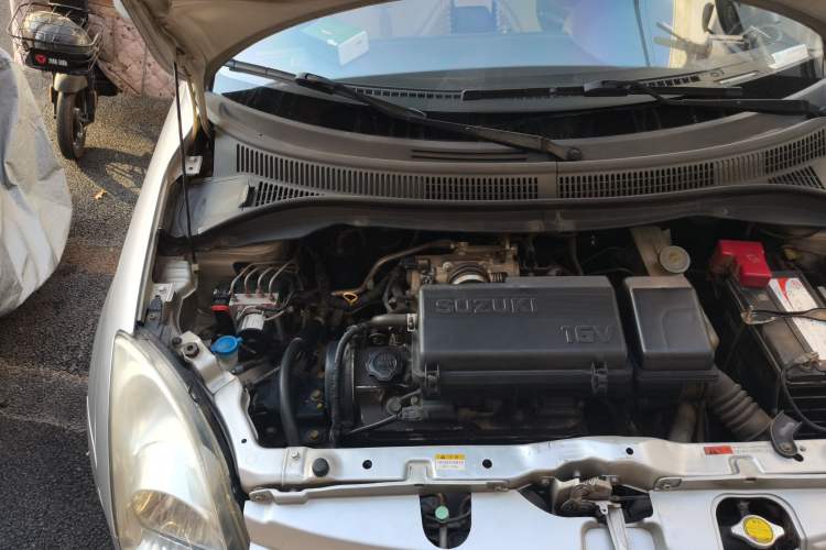 Used Suzuki Swift 2009 1.3L Automatic Value Edition Engine Bay Right