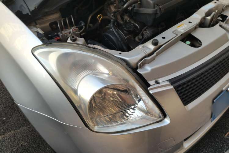Used Suzuki Swift 2009 1.3L Automatic Value Edition Right Front Headlight