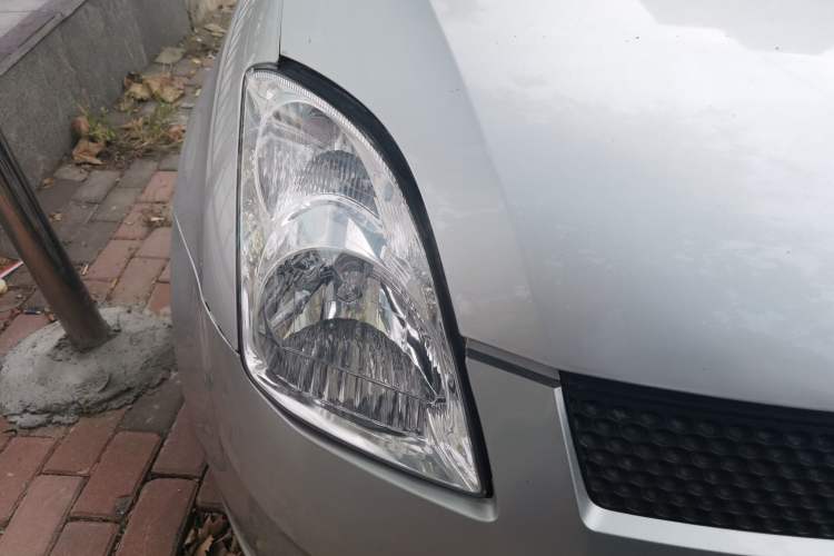 Used Suzuki Swift 2009 1.3L Manual Value Edition Right Front Headlight