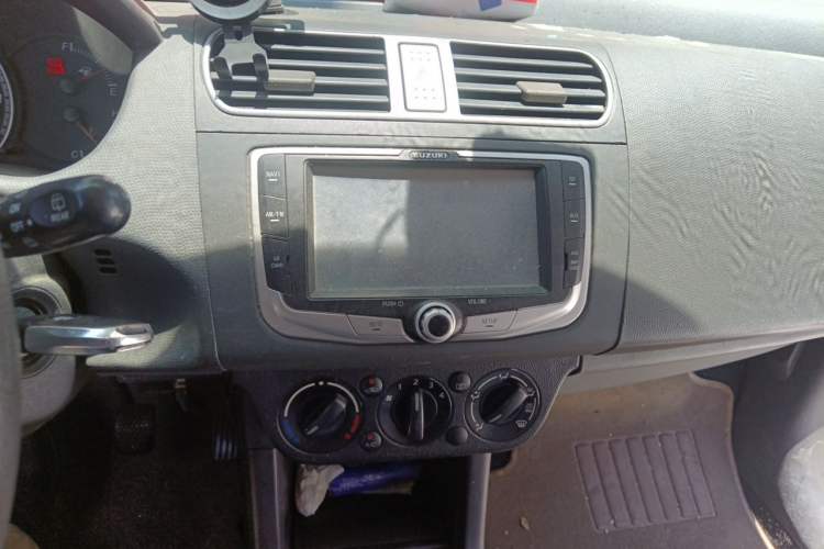 Used Suzuki Swift 2011 1.5L Manual Fashion Edition Audio And AC Panel