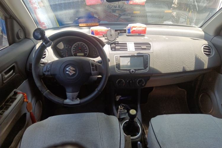Used Suzuki Swift 2011 1.5L Manual Fashion Edition Center Console