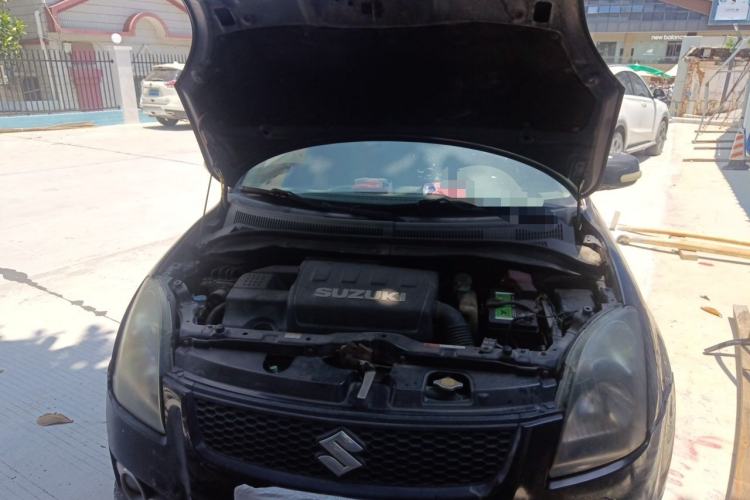 Used Suzuki Swift 2011 1.5L Manual Fashion Edition Engine Bay
