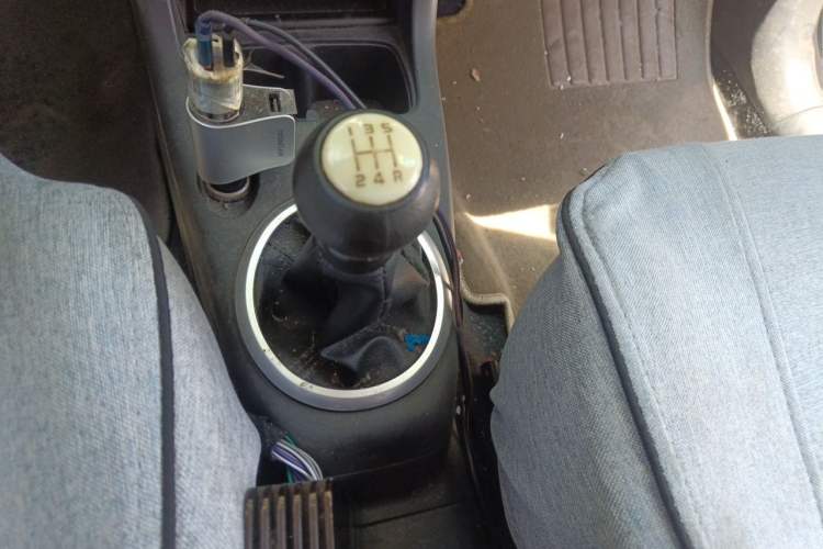 Used Suzuki Swift 2011 1.5L Manual Fashion Edition Gear Lever
