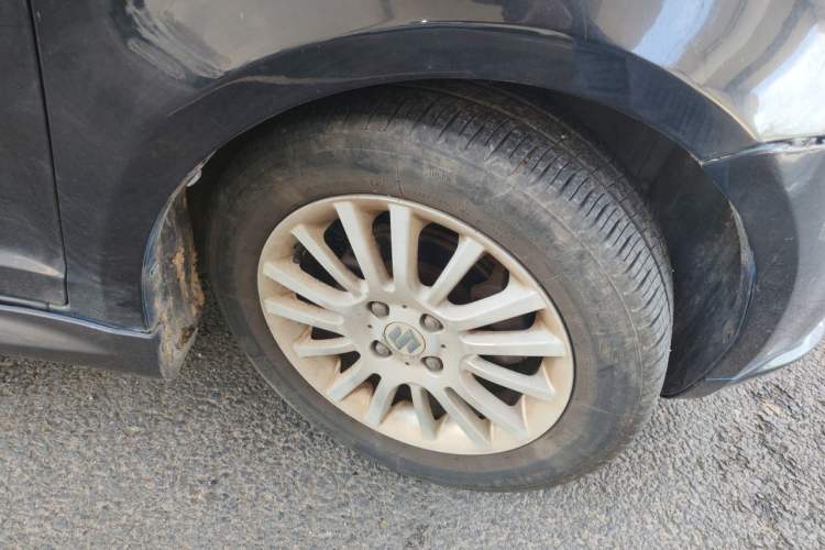 Used Suzuki Swift 2011 1.5L Automatic Fashion Edition Right Front Wheel Hub