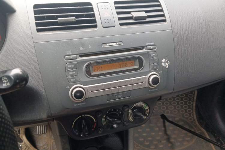 Used Suzuki Swift 2011 1.5L Manual Fashion Edition Audio And AC Panel