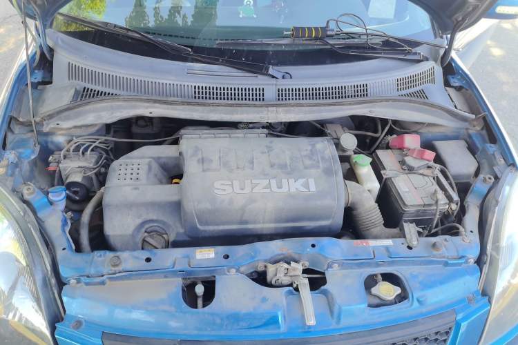 Used Suzuki Swift 2011 1.5L Manual Fashion Edition Engine Bay