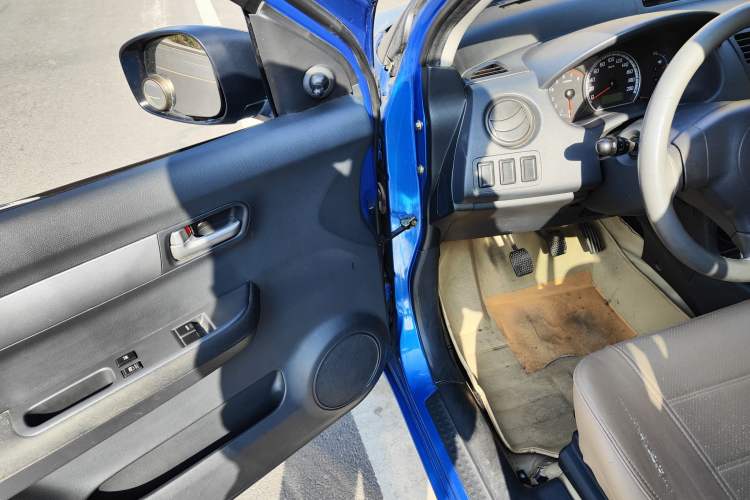Used Suzuki Swift 2011 1.3L Manual Value Edition Interior 4