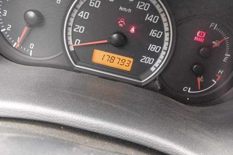Used Suzuki Swift 2011 1.5L Manual Fashion Edition Odometer Close Up