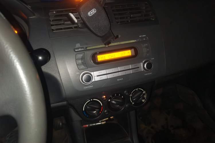 Used Suzuki Swift 2011 1.5L Automatic Fashion Edition Audio And AC Panel