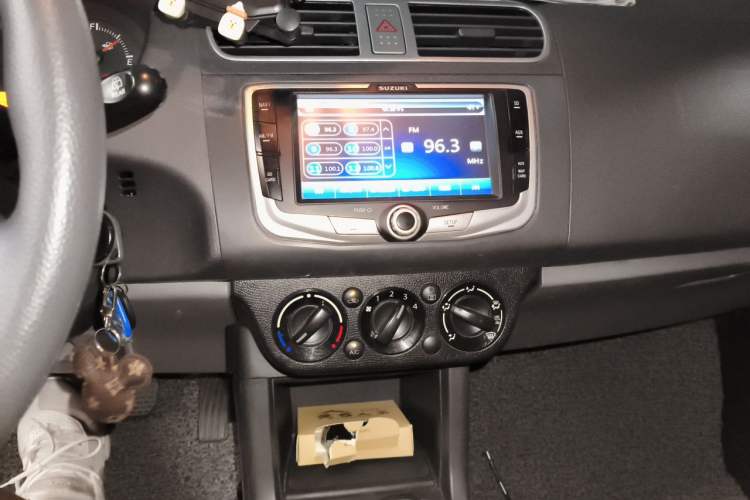 Used Suzuki Swift 2011 1.5L Automatic Fashion Edition Audio And AC Panel