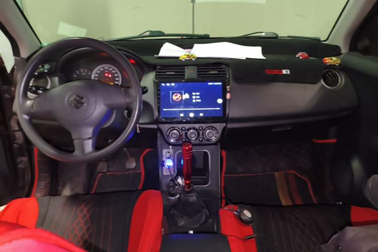 Used Suzuki Swift 2011 1.5L Manual Fashion Edition Center Console