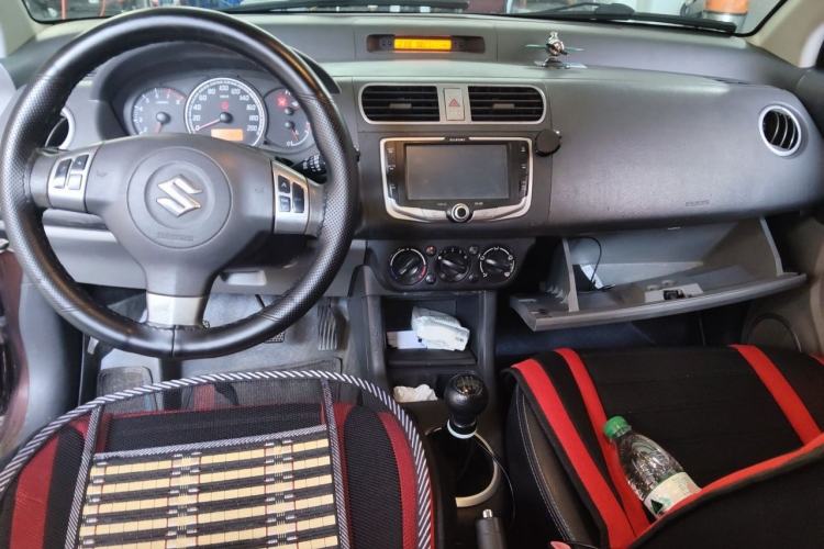 Used Suzuki Swift 2011 1.5L Manual Sport Audiovisual Edition Center Console