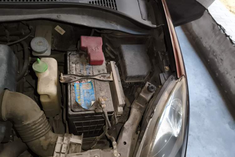 Used Suzuki Swift 2011 1.5L Automatic Fashion Edition Engine Bay Left