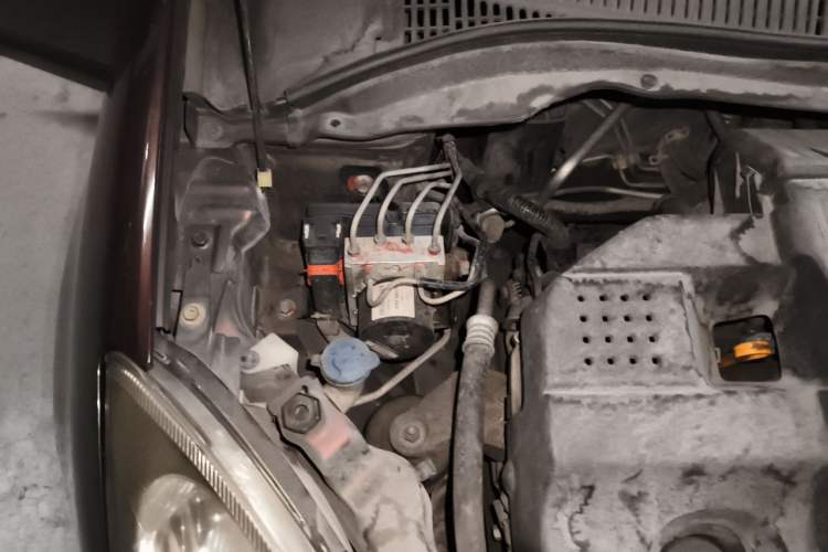 Used Suzuki Swift 2011 1.5L Automatic Fashion Edition Engine Bay Right