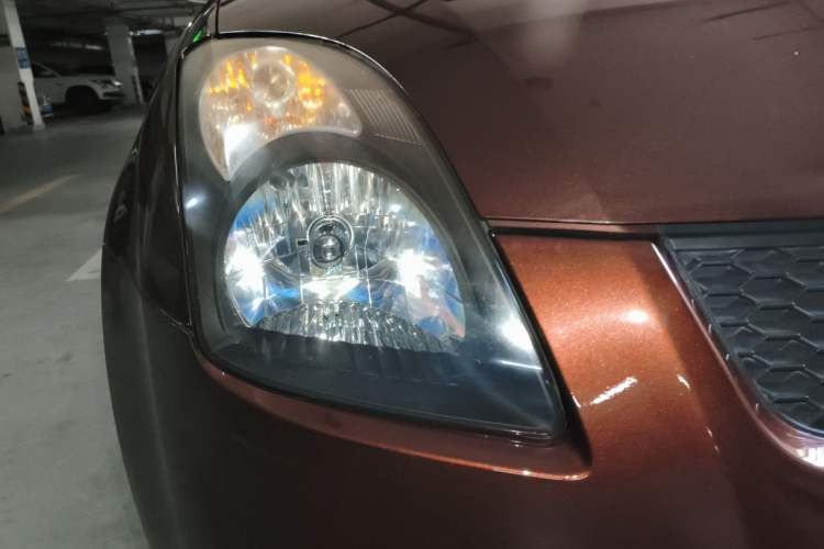 Used Suzuki Swift 2011 1.5L Automatic Fashion Edition Right Front Headlight