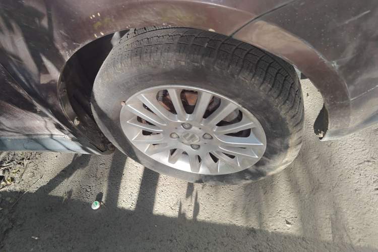 Used Suzuki Swift 2011 1.5L Manual Fashion Edition Right Front Wheel Hub