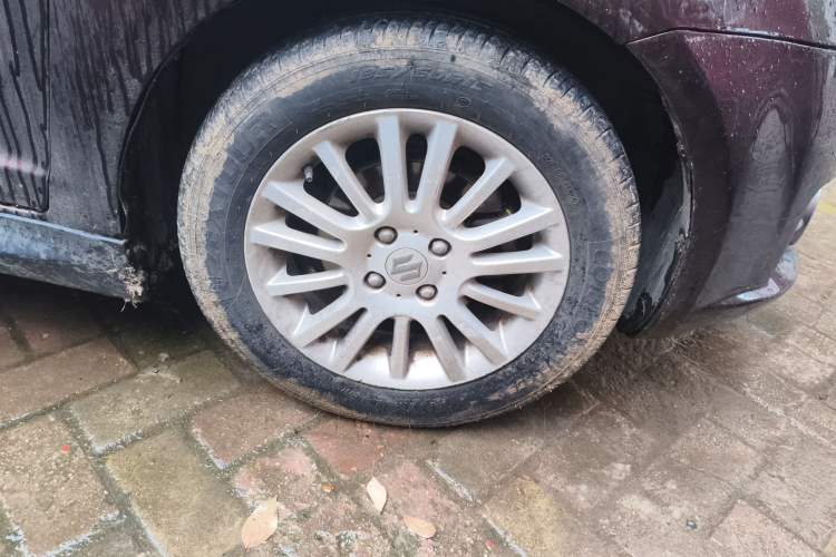 Used Suzuki Swift 2011 1.5L Manual Fashion Edition Right Front Wheel Hub