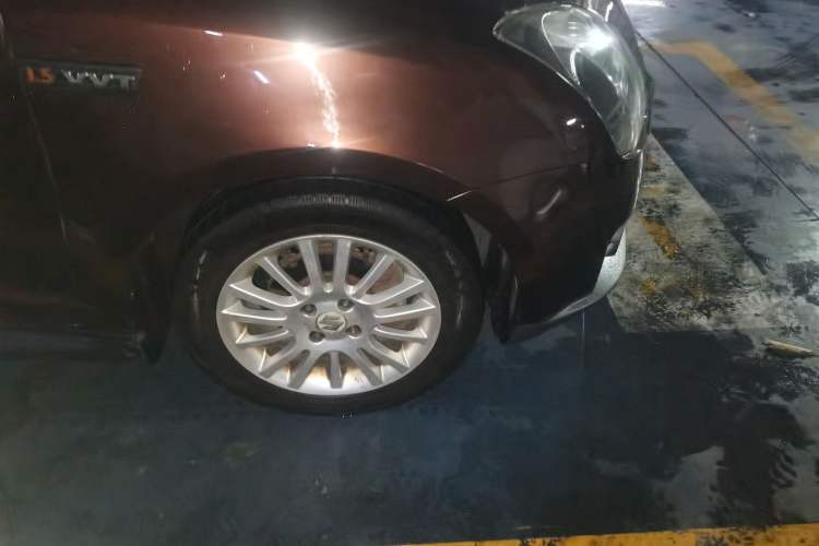 Used Suzuki Swift 2011 1.5L Automatic Fashion Edition Right Front Wheel Hub