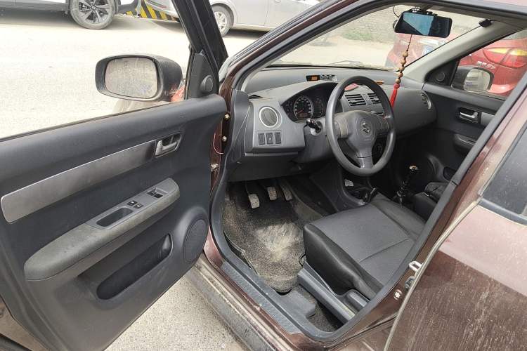 Used Suzuki Swift 2011 1.5L Manual Fashion Edition Driver Seat