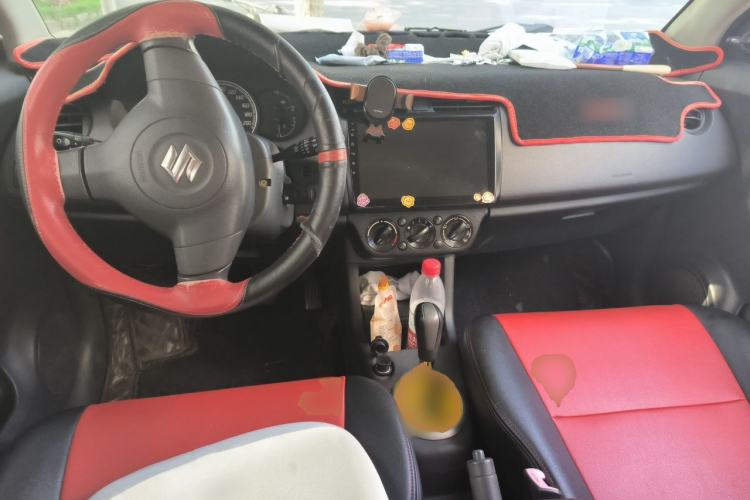 Used Suzuki Swift 2011 1.3L Automatic Fashion Edition Center Console