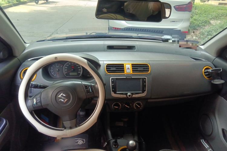 Used Suzuki Swift 2011 1.5L Manual Sport Audiovisual Edition Center Console