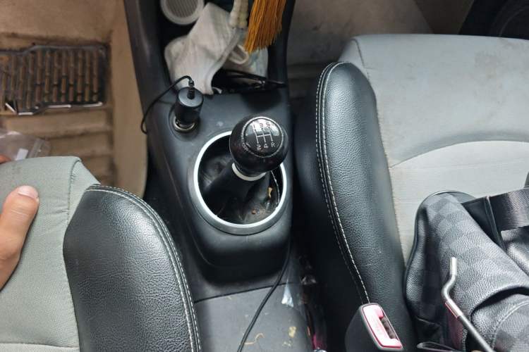 Used Suzuki Swift 2011 1.5L Manual Fashion Edition Gear Lever