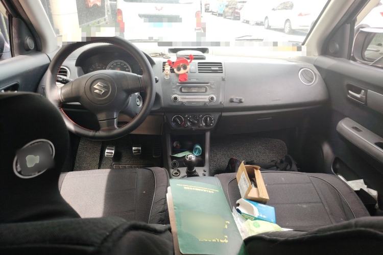 Used Suzuki Swift 2011 1.5L Manual Fashion Edition Center Console