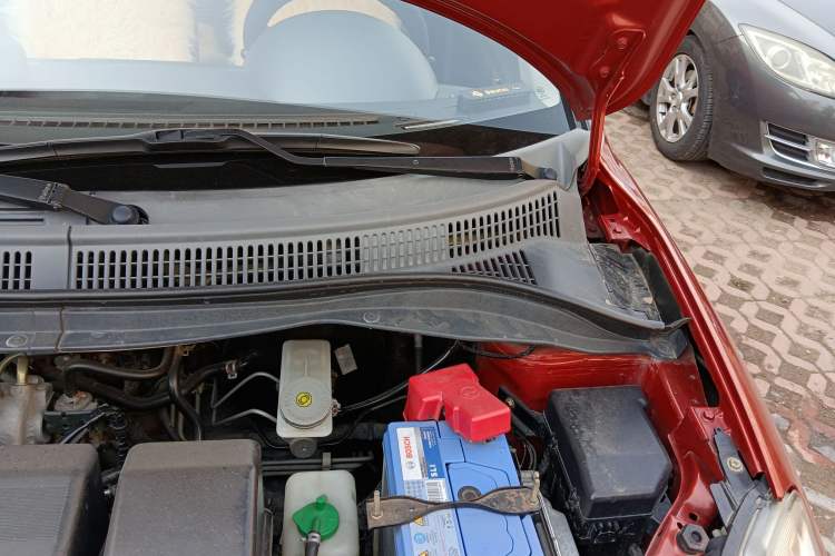 Used Suzuki Swift 2011 1.3L Manual Value Edition Engine Bay Left