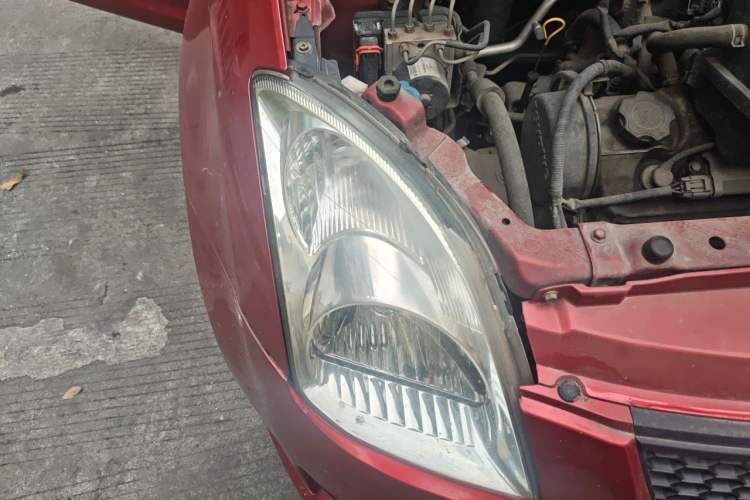 Used Suzuki Swift 2011 1.3L Manual Value Edition Engine Bay Right