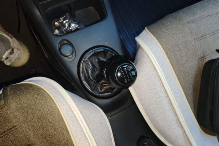 Used Suzuki Swift 2011 1.3L Manual Value Edition Gear Lever