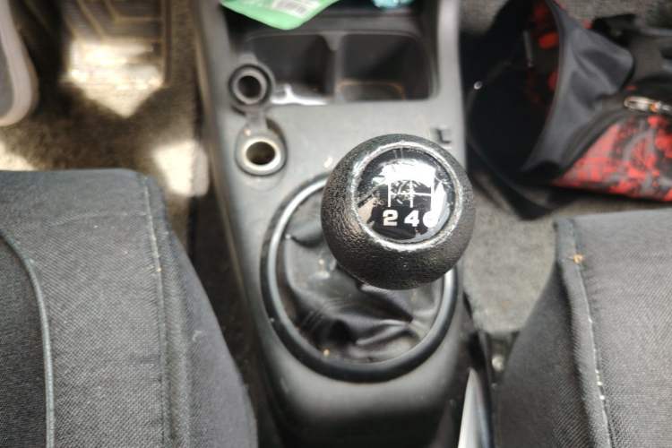 Used Suzuki Swift 2011 1.5L Manual Fashion Edition Gear Lever