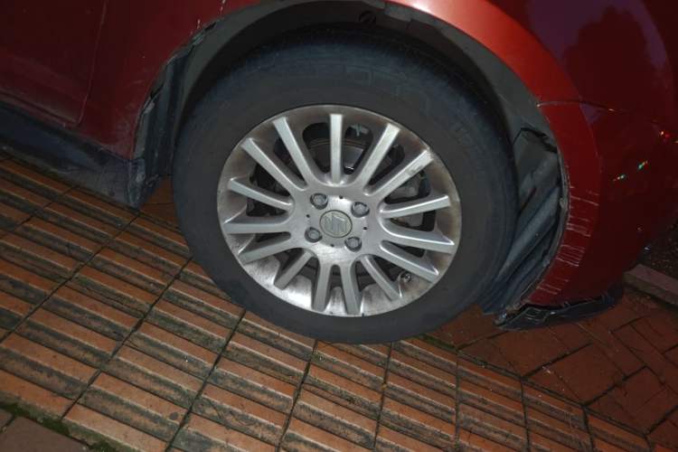 Used Suzuki Swift 2011 1.5L Automatic Fashion Edition Right Front Wheel Hub