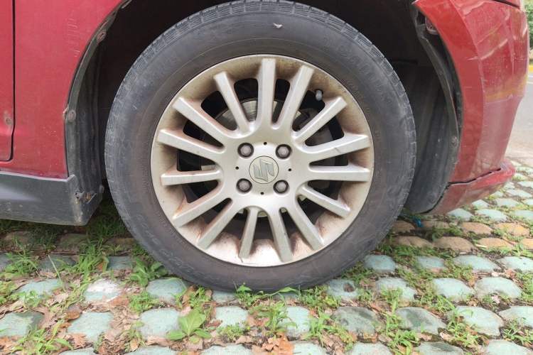 Used Suzuki Swift 2011 1.5L Automatic Fashion Edition Right Front Wheel Hub