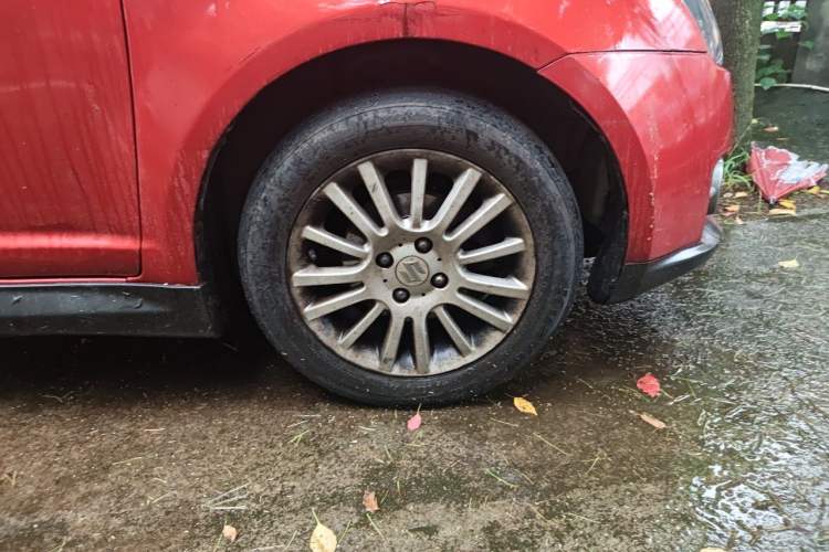 Used Suzuki Swift 2011 1.5L Automatic Sport Edition Right Front Wheel Hub