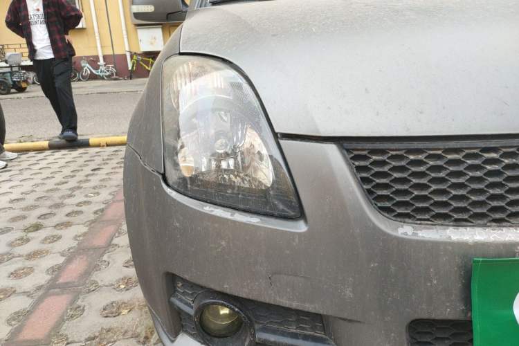 Used Suzuki Swift 2011 1.5L Automatic Fashion Edition Right Front Headlight