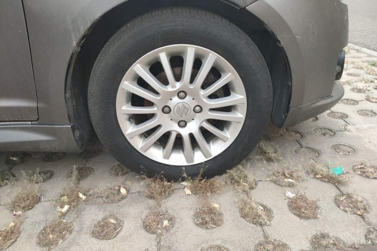 Used Suzuki Swift 2011 1.5L Automatic Fashion Edition Right Front Wheel Hub