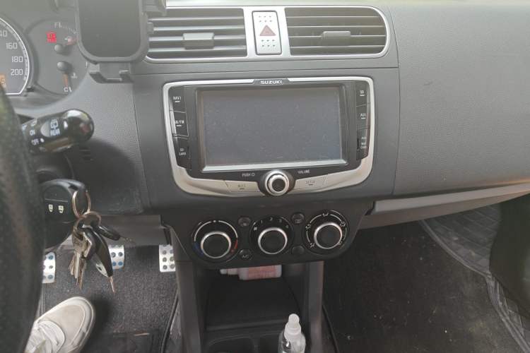 Used Suzuki Swift 2011 1.5L Manual Fashion Edition Audio And AC Panel