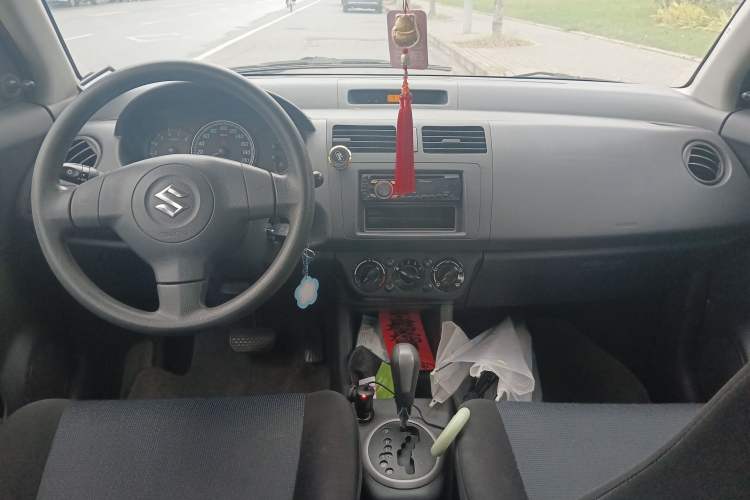 Used Suzuki Swift 2011 1.3L Automatic Fashion Edition Center Console