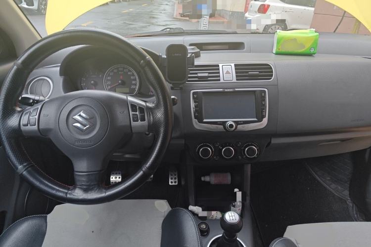 Used Suzuki Swift 2011 1.5L Manual Fashion Edition Center Console