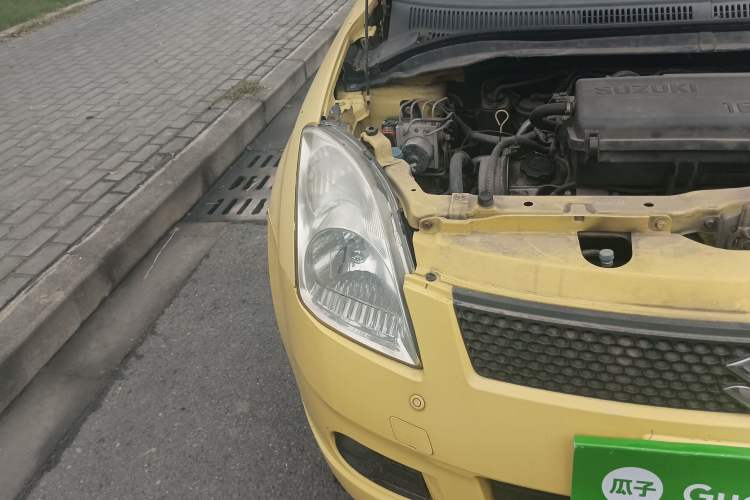 Used Suzuki Swift 2011 1.3L Automatic Fashion Edition Right Front Headlight