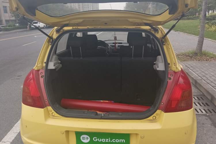 Used Suzuki Swift 2011 1.3L Automatic Fashion Edition Trunk